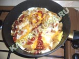 горячие закуски - рецепты c фото | яичница с помидорами
