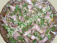 салат с жареной свининой | приготовление - 9 шаг